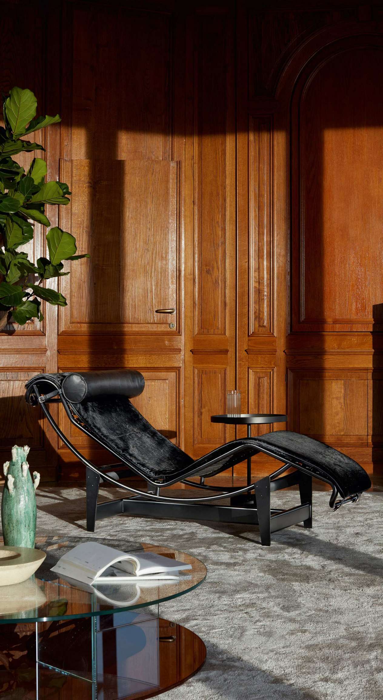 Chaise longue à réglage continu noire, durable | Cassina